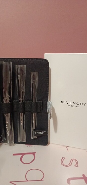 Givenchy makyaj fırça seti