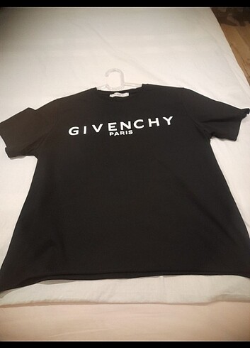 GIVENCHY GIVENCY BAYAN Tshirt