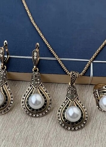 American Vintage Vintage inci kolye set