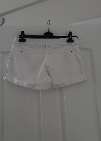 38 Beden beyaz Renk Düğmeli Beyaz Mini Şort