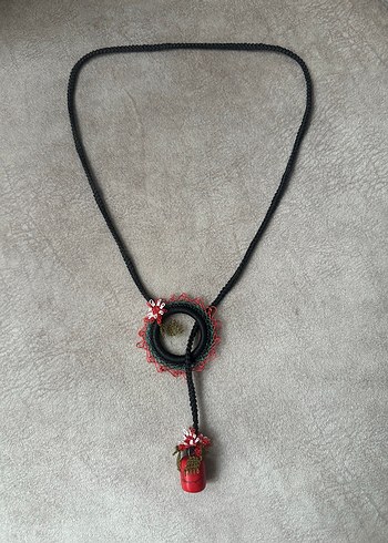 Mercan taşlı iğne oyalı kolye