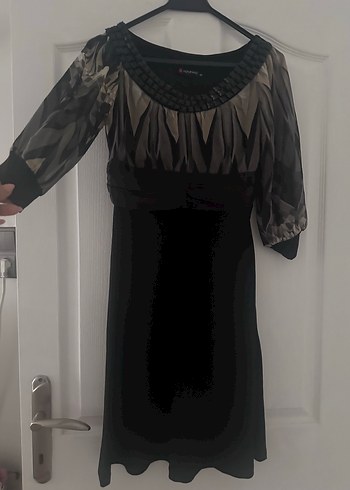 Boncuk Detaylı Desenli Siyah Midi Elbise - Görsel 4