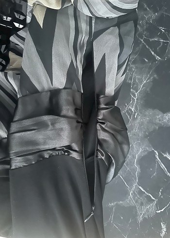 Boncuk Detaylı Desenli Siyah Midi Elbise - Görsel 11