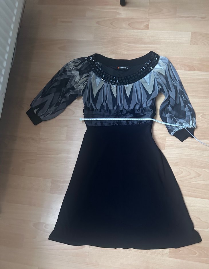 Boncuk Detaylı Desenli Siyah Midi Elbise - Görsel 2