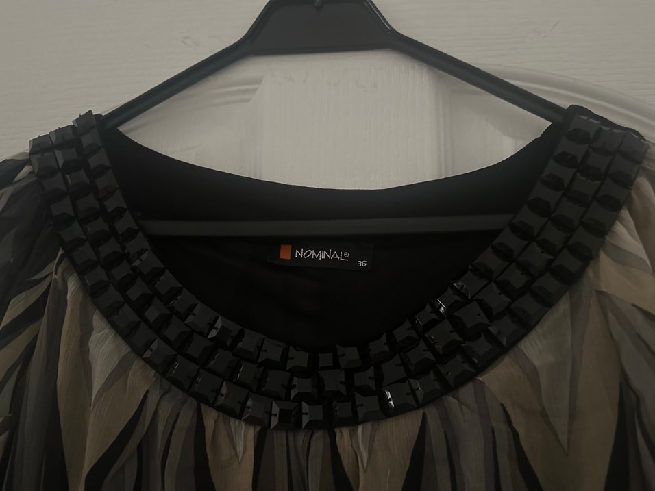 Boncuk Detaylı Desenli Siyah Midi Elbise - Görsel 5