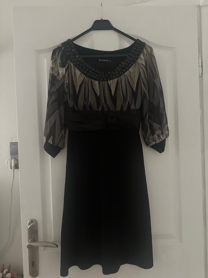 Boncuk Detaylı Desenli Siyah Midi Elbise - Görsel 3