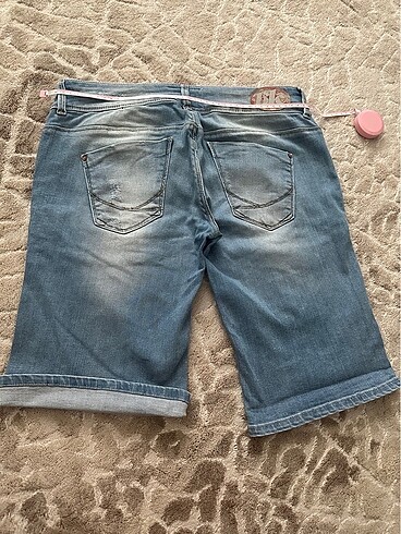 36 Beden Bershka marka kot sort / bermuda