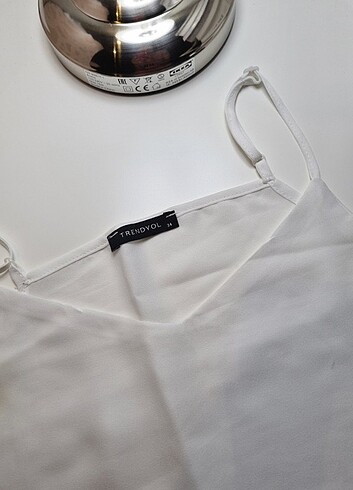 Trendyol & Milla Beyaz şifon askılı bluz