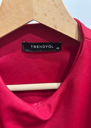 Trendyol Kırmızı Yüksek Yakalı Atlet - Görsel 3