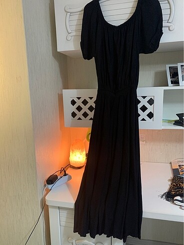 Siyah lastikli bel elbise