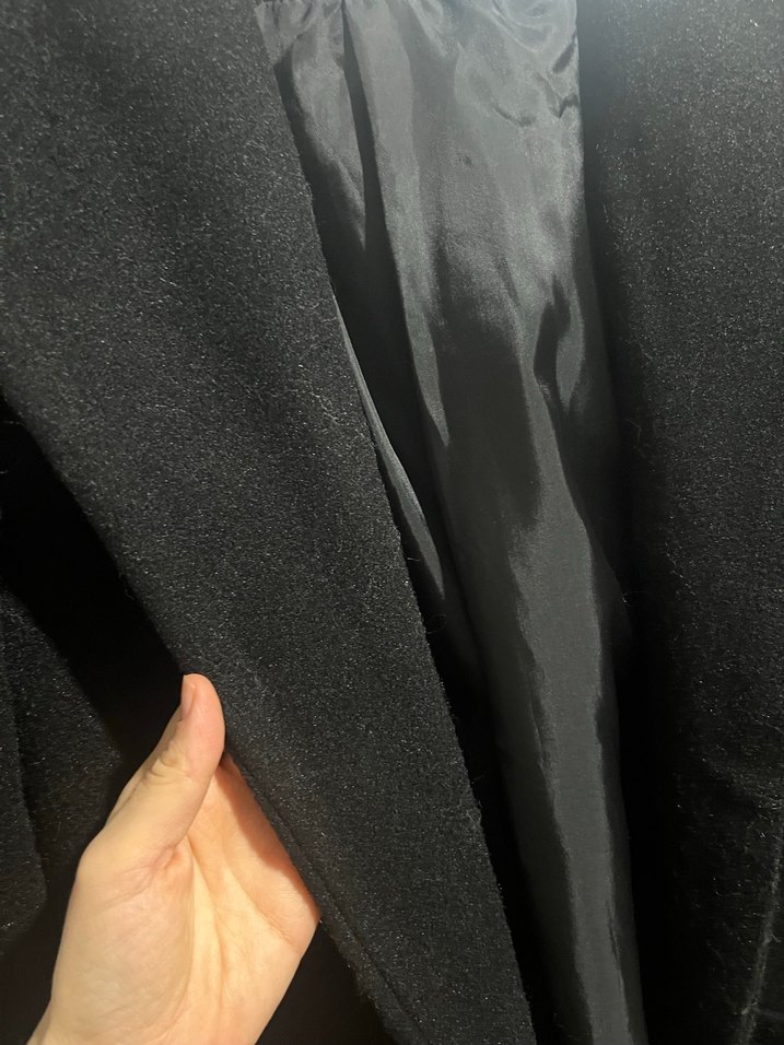 Kapüşonlu Siyah Kaban - Görsel 2