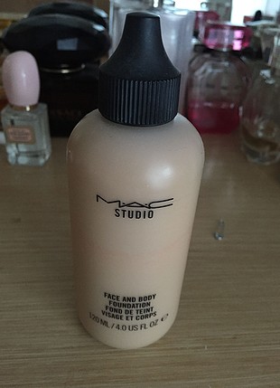 MAC Mac face&body;