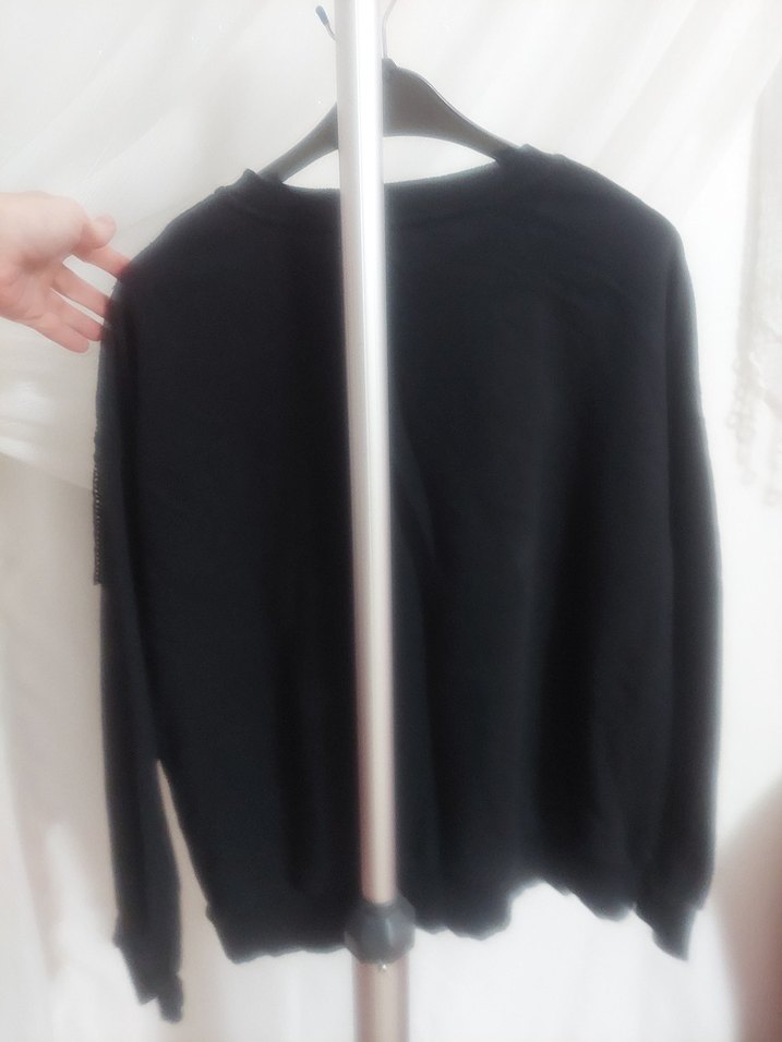 Püsküllü Siyah Uzun Kollu Sweatshirt - Görsel 3