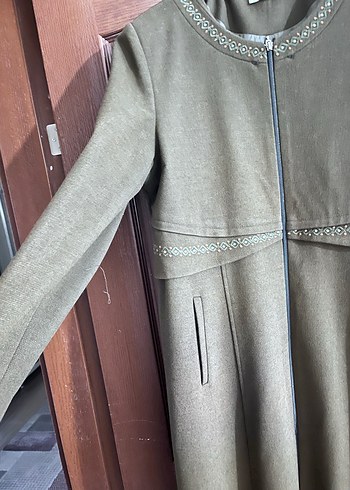 Nakış Detaylı Uzun haki Kadın Kaban - Görsel 9