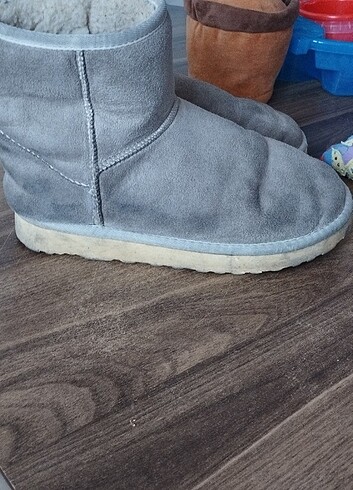 36 Beden UGG BOT