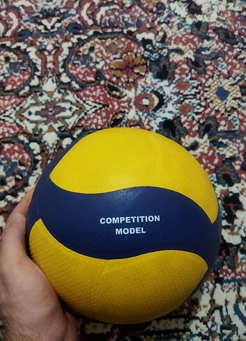  Beden Mikasa V300W voleybol antrenman topu