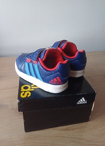 23 Beden Adidas spor ayakkabı 