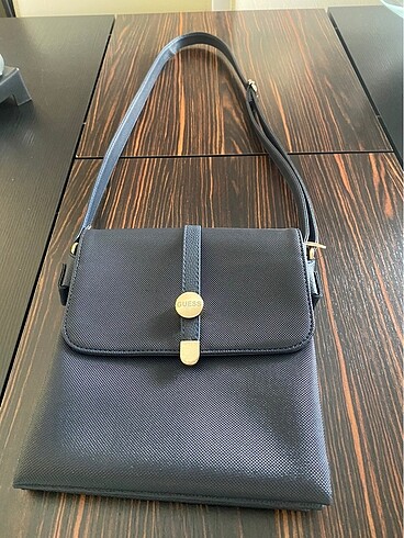 Beden GUESS Çapraz Askılı çanta