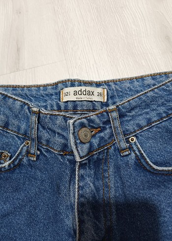 Kadın Mavi Bol Kesim Denim Mini Şort - Görsel 3