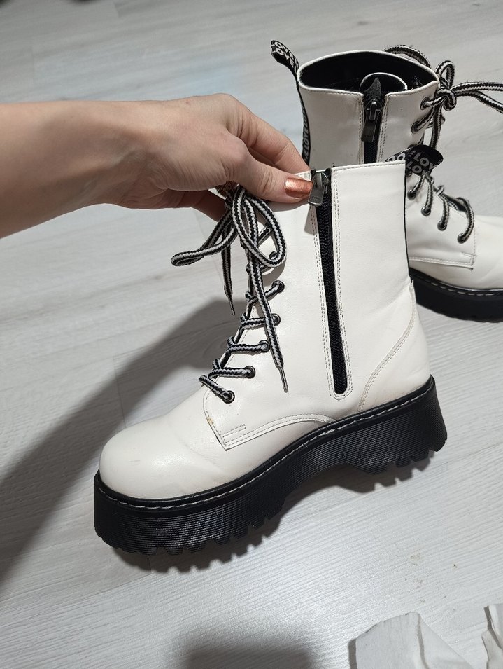 Beyaz Deri Platform Topuklu Bağcıklı Kadın Bot - Görsel 3