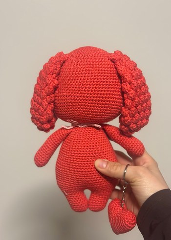 Kırmızı Örgü Peluş Oyuncak Bebek ve Anahtarlık - Görsel 3