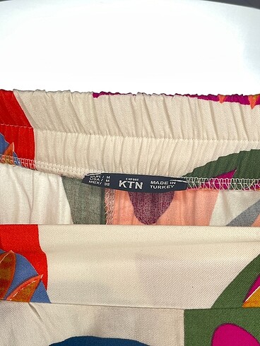m Beden çeşitli Renk Diğer Kumaş Pantolon %70 İndirimli.