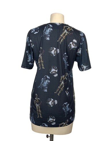 l Beden Diğer T-shirt %70 İndirimli.