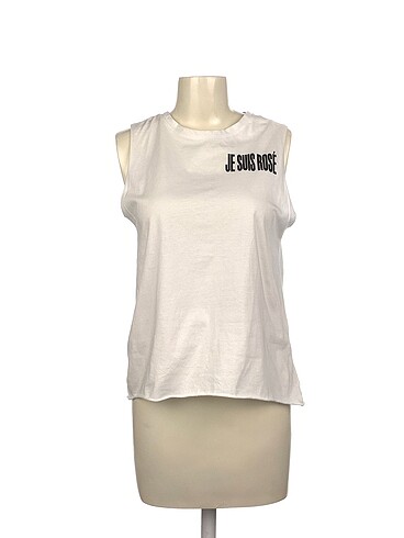 Bershka T-shirt %70 İndirimli.