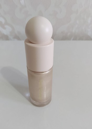 RARE BEAUTY HIGHLIGTER