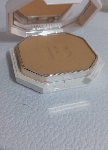 FENTY BEAUTY PRO PUDRA