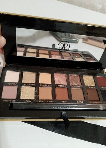 ANASTASIA BEVERLY HILLS SOFT GLAM PALETTE 