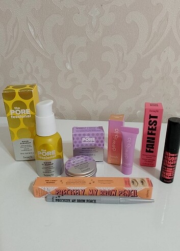 BENEFIT SET