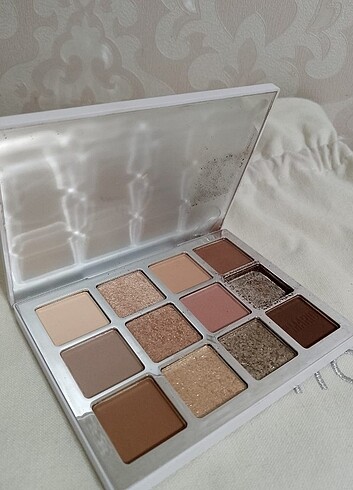 BY MARIO EYES PALETTE