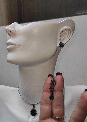 Accessorize 4'lü Gotik Siyah Kar Tanesi Küpe