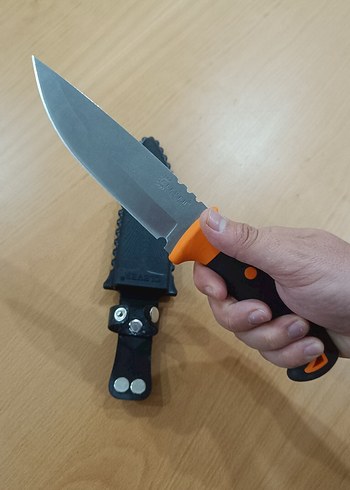 Turuncu Saplı Keskin Bıçak