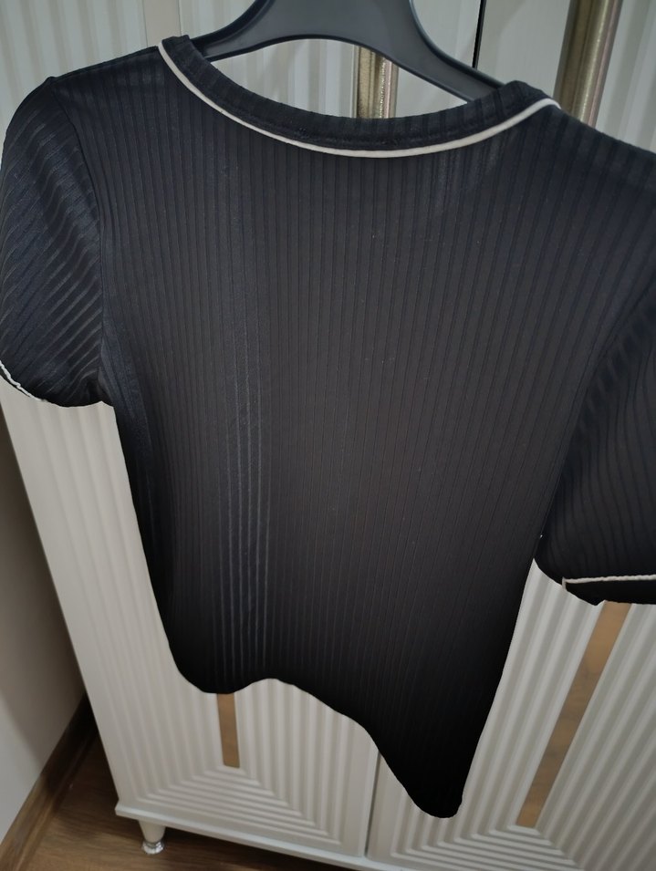 Kadın Siyah Piliseli Crop - Görsel 3