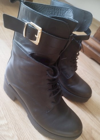 Siyah Deri Elle Tokalı Stiletto Topuklu Kadın Bot - Görsel 4