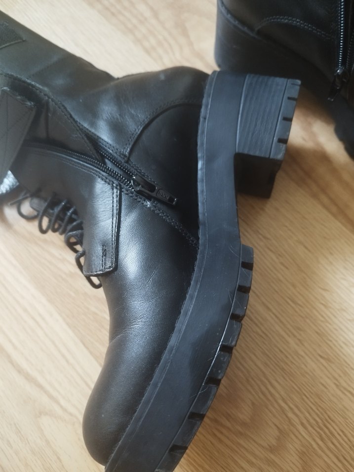 Siyah Deri Elle Tokalı Stiletto Topuklu Kadın Bot - Görsel 2