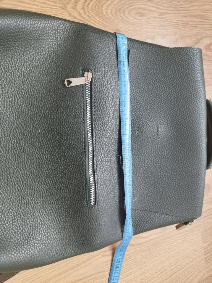 Minimalist Gri-Yeşil Deri Kadın Sırt Çantası - Görsel 2