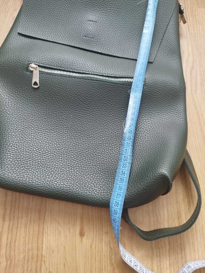 Minimalist Gri-Yeşil Deri Kadın Sırt Çantası - Görsel 3