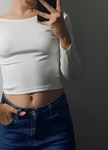 Diğer Sırtı açık beyaz crop 