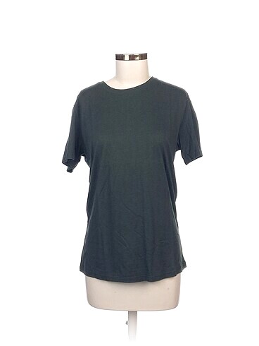 Defacto T-shirt %70 İndirimli.