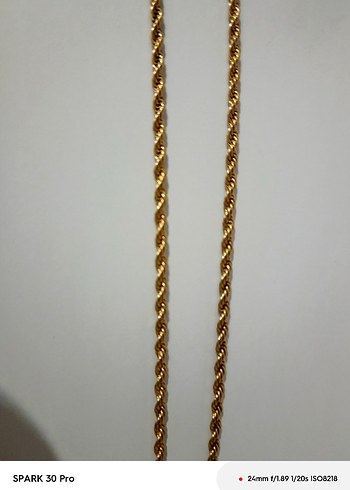 Altın Renkli Zincir Detaylı Yonca Kolye - Görsel 2