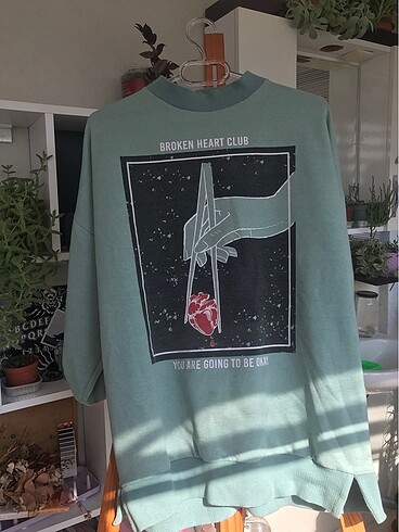 Broken heart club yazılı sweatshirt