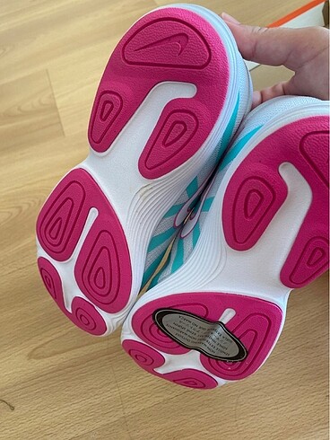 35 Beden gri Renk Nike 35.5 spor ayakkabı