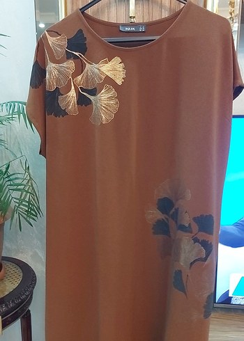 İkiler Marka Baskılı Salaş Uzun Elbise - Görsel 2