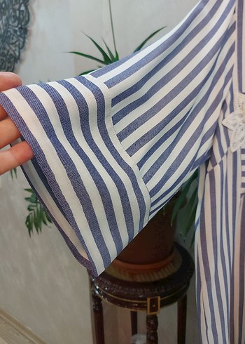 V Yaka Nakışlı  Çizgili Kadın Gömlek - Görsel 4