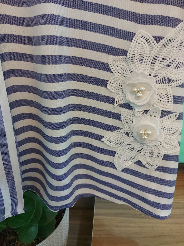 V Yaka Nakışlı  Çizgili Kadın Gömlek - Görsel 3