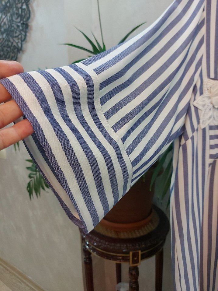 V Yaka Nakışlı  Çizgili Kadın Gömlek - Görsel 4