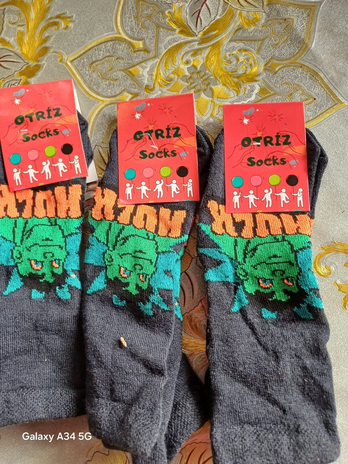 Çocuklar için Renkli Hulk Desenli Çorap - Görsel 2